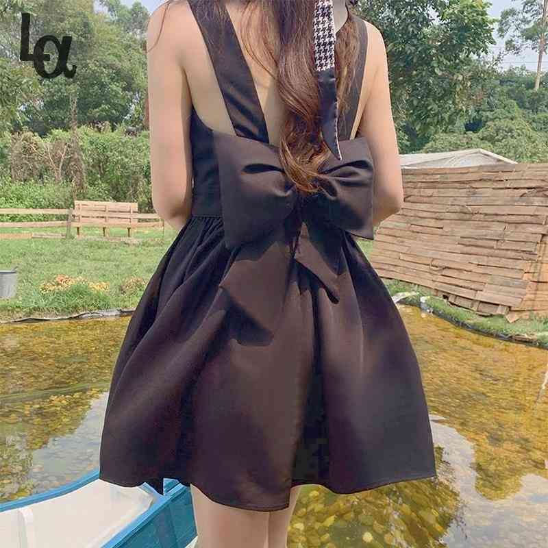 Summer Sexy Tank Dress Women Party Backless Bow Black Hepburn Mini Sleeveless Korean Vintage Sweet Sundress 210519
Summer Sexy Tank Dress Women Party Backless Bow Black Hepburn Mini Sleeveless Korean Vintage Sweet Sundress 210519