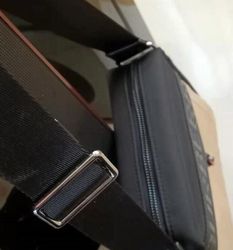 20 Fashion classic designer men's and women's camera bag messenger bag school bag plaid canvas high quality coin purse size 22 cm, Black
20 Fashion classic designer men's and women's camera bag messenger bag school bag plaid canvas high quality coin purse size 22 cm, Black