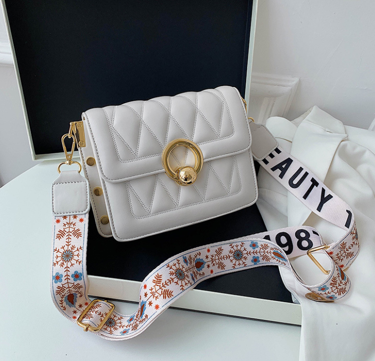Fashion Women's Evening Bags Shoulder Crossbody All-Matching Casual Simple Korean Style Small Square Bag, Black deer head
Fashion Women's Evening Bags Shoulder Crossbody All-Matching Casual Simple Korean Style Small Square Bag, Black deer head
