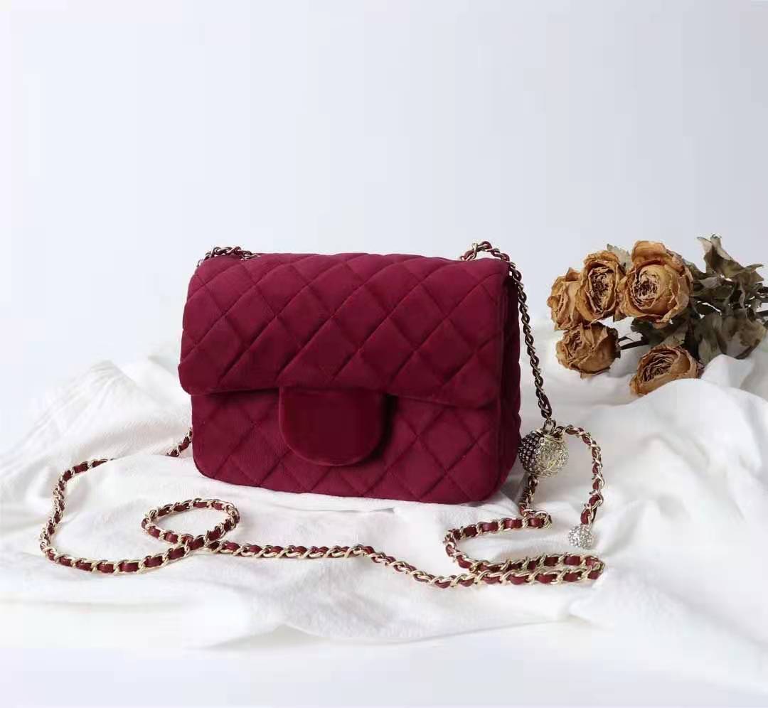 Top Quality 4 colors Famous brand women designer Shoulder bags leather chain bag Cross body Pure color womens handbag crossbody purse 18 cm, Red;black
Top Quality 4 colors Famous brand women designer Shoulder bags leather chain bag Cross body Pure color womens handbag crossbody purse 18 cm, Red;black