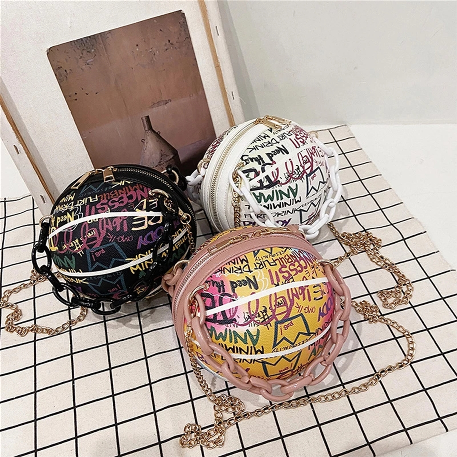 Graffiti Purses Basketball Shape Handbag Chain Shoulderfor Women Fashion Crossbody Bag Colorful Letters Casual Pu Leather
