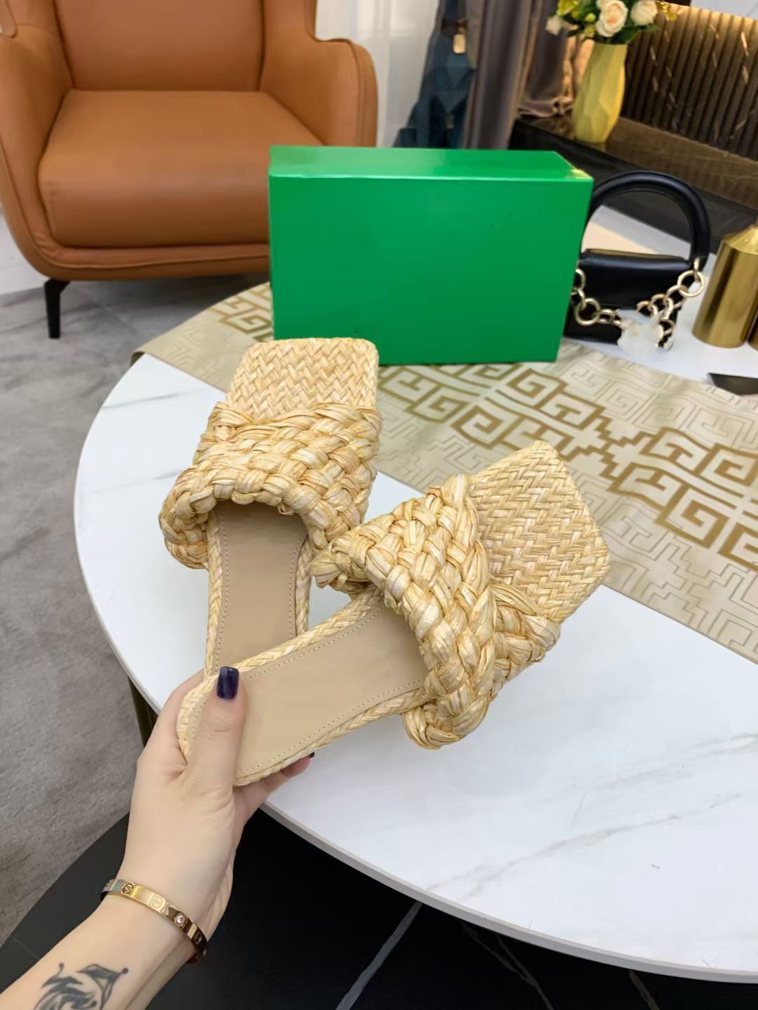 Sexy Flat slides Lido Sandals Woven women slippers square mules Ladies Wedding high heels shoes Dress Qualitymkj mjjj0001
Sexy Flat slides Lido Sandals Woven women slippers square mules Ladies Wedding high heels shoes Dress Qualitymkj mjjj0001