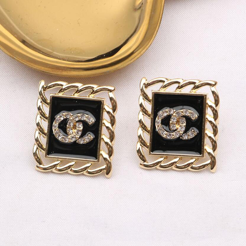 2 Colors Womens 18K Gold Plated Earrings Ear Stud Luxury Brand Designers Letter Crystal Geometric Exaggerate Classic Women Wedding Party Jewerlry ER0147-ER0148
2 Colors Womens 18K Gold Plated Earrings Ear Stud Luxury Brand Designers Letter Crystal Geometric Exaggerate Classic Women Wedding Party Jewerlry ER0147-ER0148