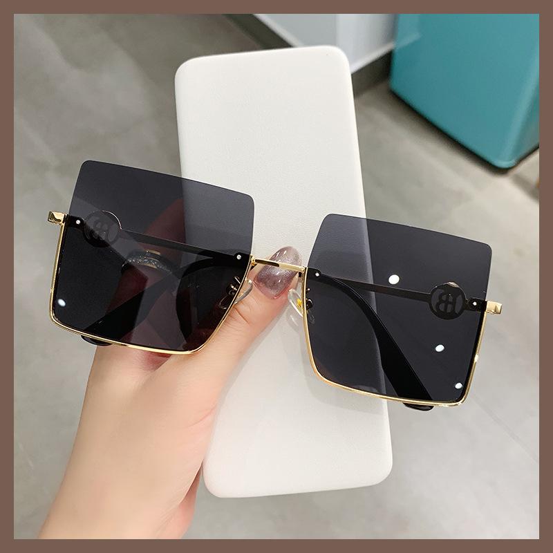 Outdoor Eyewear Box Sunglasses For Women Letter Fashion Metal Retro Net Red Glasses Sunshade Slim Trend Riding Driving
Outdoor Eyewear Box Sunglasses For Women Letter Fashion Metal Retro Net Red Glasses Sunshade Slim Trend Riding Driving