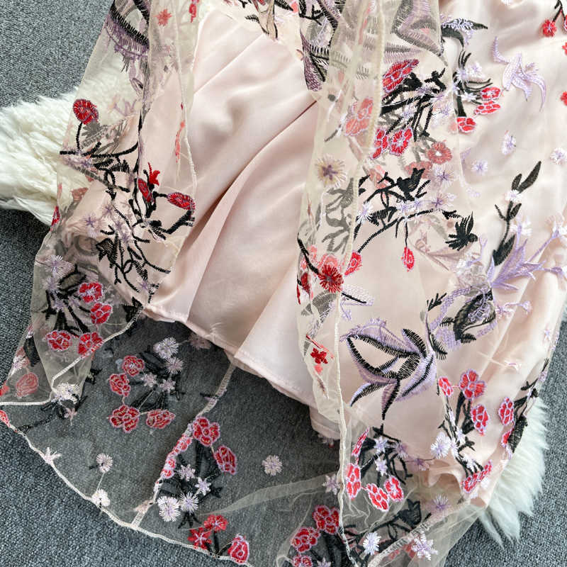 DEAT Summer Arrivals Short Sleeve V-neck Hollow Out Waist Slim Vintage Embroidery A-line Long Dress MZ732 210709