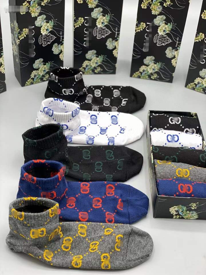 Wholesale 2021 200 stitch PC alphabet cotton socks, stylish and comfortable street style striped sports cotton socks, 5 pieces/box for man/woman, Black
Wholesale 2021 200 stitch PC alphabet cotton socks, stylish and comfortable street style striped sports cotton socks, 5 pieces/box for man/woman, Black