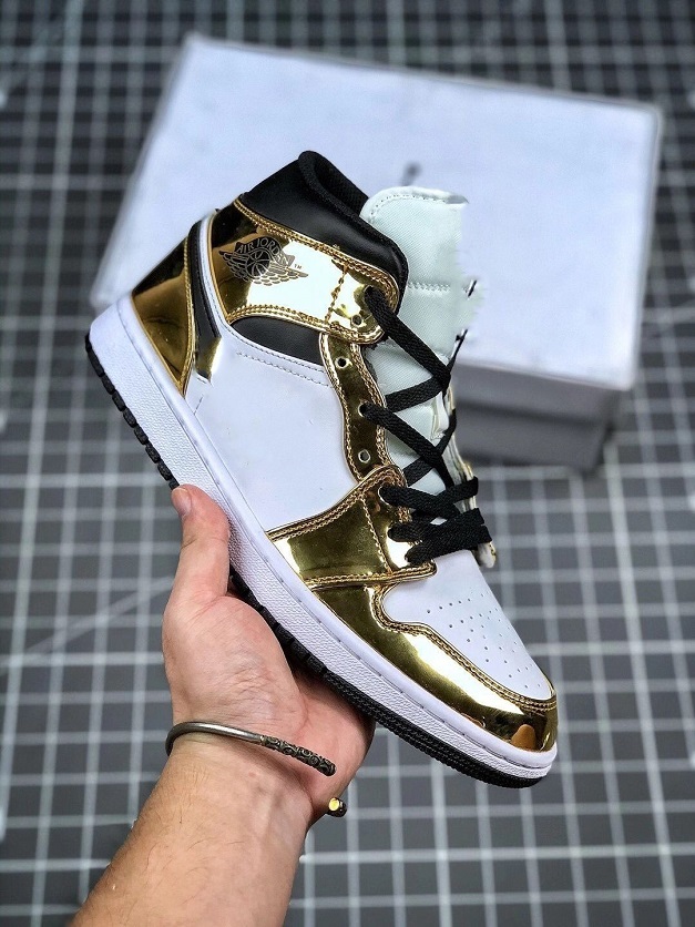 Shoes 1s Mid SE Metallic Gold Light Smoke Grey Mens basketball Shattered Backboard jumpman 1 Obsidian UNC to Chicago, Customize
Shoes 1s Mid SE Metallic Gold Light Smoke Grey Mens basketball Shattered Backboard jumpman 1 Obsidian UNC to Chicago, Customize