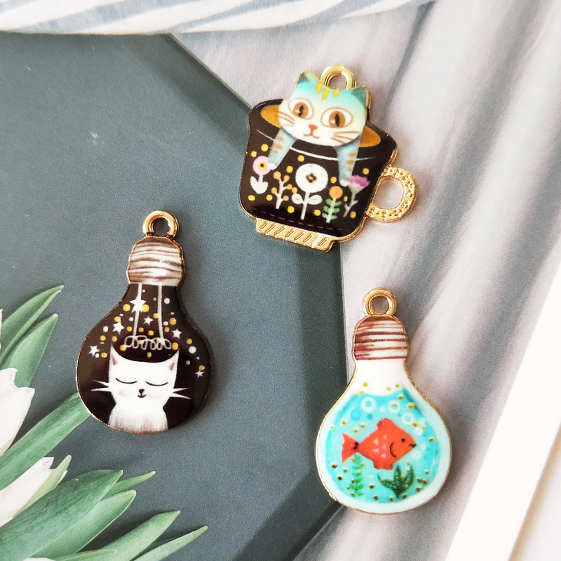 10pcs Fangle Cartoon Printed charms Cup Cat Bulb Fish Metal Pendants Oil Drop Gold Tone Enamel DIY Earring Jewelry Accessory
10pcs Fangle Cartoon Printed charms Cup Cat Bulb Fish Metal Pendants Oil Drop Gold Tone Enamel DIY Earring Jewelry Accessory