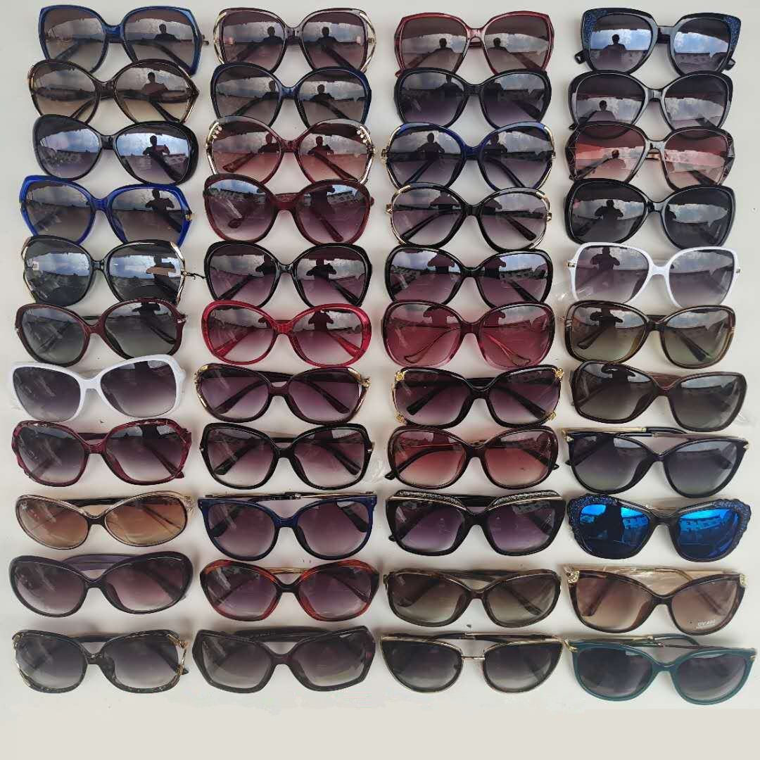 Large Frame Women Sunglasses Lady Beach Sun Glasses Stall New Fashion UV400 Eyewear Summer Protection Wholesale DHL free
Large Frame Women Sunglasses Lady Beach Sun Glasses Stall New Fashion UV400 Eyewear Summer Protection Wholesale DHL free