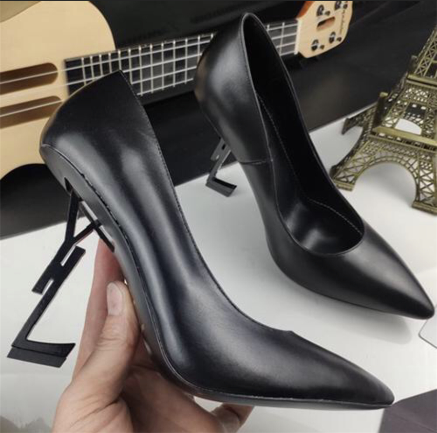 Sandals Classic Women High Heels Luxury Designer Wedding Fashion Show Exquisite Comfort Leather Material Size 35-42, Box
Sandals Classic Women High Heels Luxury Designer Wedding Fashion Show Exquisite Comfort Leather Material Size 35-42, Box