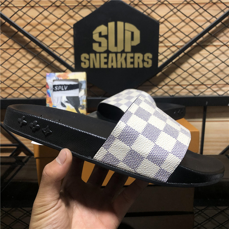 Top Quality Mens Women's Rubber Slipper Designer Slide Sandals Shoes Summer Beach Outdoor Cool Slippers Fashion Wide Flat Flip Flops With Box Size EUR36-EUR45, Style 4
Top Quality Mens Women's Rubber Slipper Designer Slide Sandals Shoes Summer Beach Outdoor Cool Slippers Fashion Wide Flat Flip Flops With Box Size EUR36-EUR45, Style 4