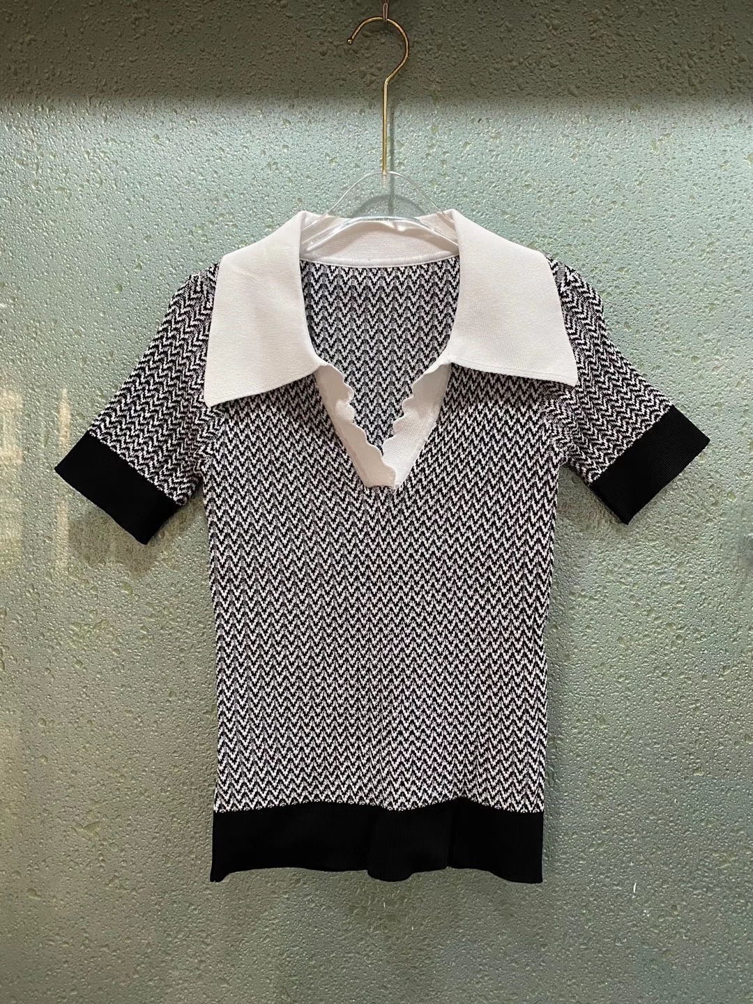 2021 Summer Brand Same Style Sweaters Lapel Neck Regular Short Sleeve BLack Blue Women Clothes Sc, White;black
2021 Summer Brand Same Style Sweaters Lapel Neck Regular Short Sleeve BLack Blue Women Clothes Sc, White;black