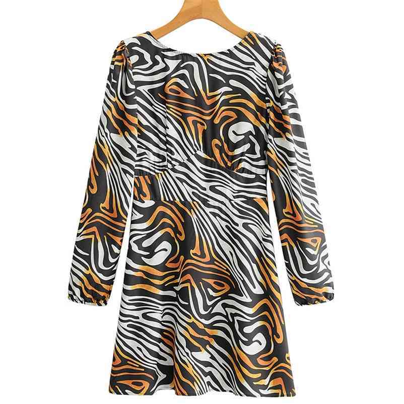 Summer Women Sexy Dress Deep V-neck Leopard Female Long Sleeve Casual Pleated Dresses High Quality A-Line Size 210524, Black
Summer Women Sexy Dress Deep V-neck Leopard Female Long Sleeve Casual Pleated Dresses High Quality A-Line Size 210524, Black