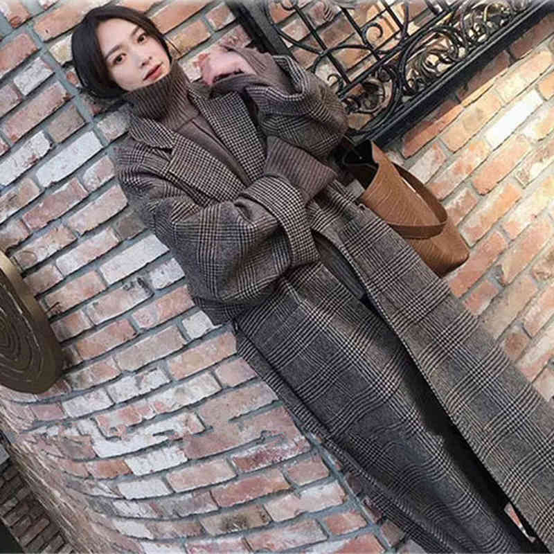 Women Wool Coat Winter Warm Plaid Long Woolen Fashion Loose Batwing Blend Trench with Belt Outwear 210515