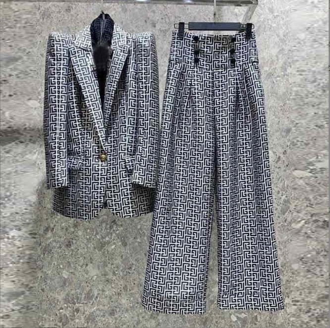 Fashion Top Quality Women's Single Button Blazer With Pants Trousers Maze Pattern Pant Suit Jacket Original Design Metal Buckles Blazers Shoulder pad Jacquard Coat, As picture
Fashion Top Quality Women's Single Button Blazer With Pants Trousers Maze Pattern Pant Suit Jacket Original Design Metal Buckles Blazers Shoulder pad Jacquard Coat, As picture