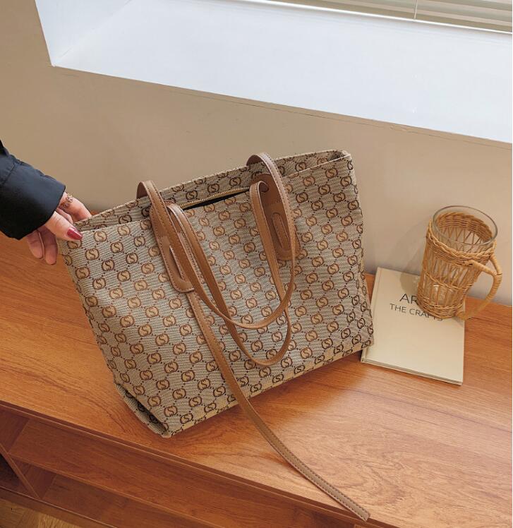 9200# Messenger Bag Fashion Luxurys Designers Bags Women Bag Shoulder Lady Totes Purse Handbags Crossbody
9200# Messenger Bag Fashion Luxurys Designers Bags Women Bag Shoulder Lady Totes Purse Handbags Crossbody