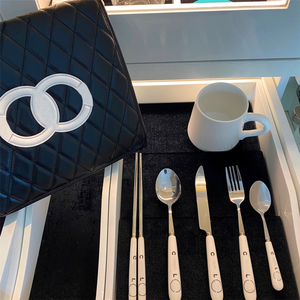 Channel COCO Stainless Steel Gold Silver Flatware Sets Camp Kitchen Spoon Fork Knife Tea Dinnerware Set Kitchen Bar Utensil 304
Channel COCO Stainless Steel Gold Silver Flatware Sets Camp Kitchen Spoon Fork Knife Tea Dinnerware Set Kitchen Bar Utensil 304