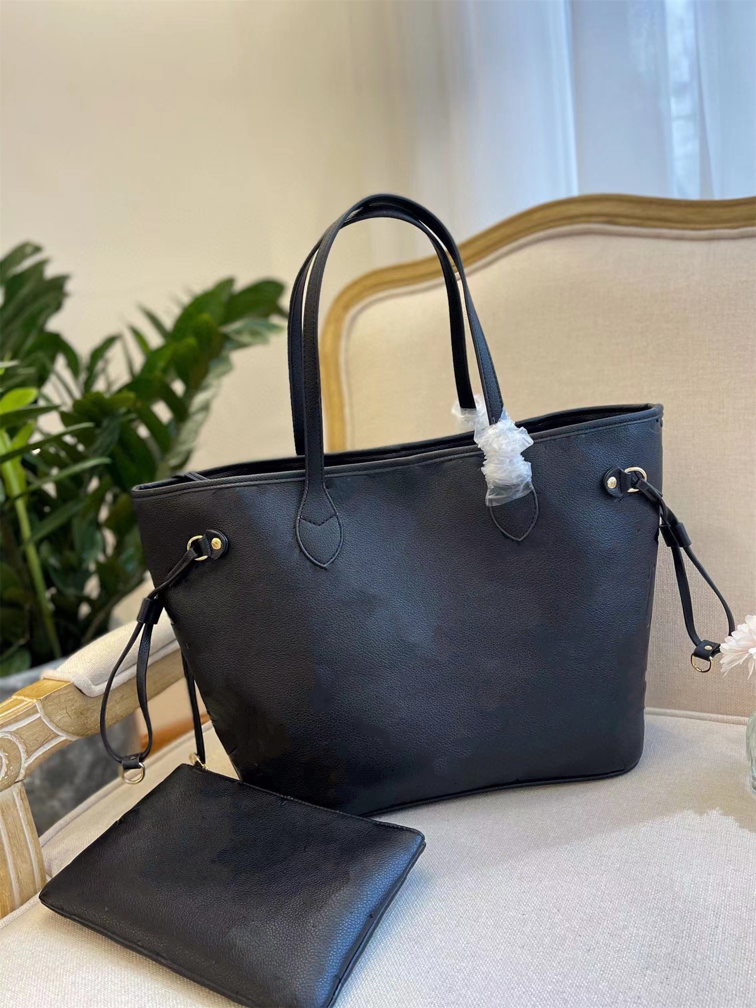 TOP 2022 high quality Luxury Designer handbag totes Purses Mm size tote handbags Women Brand Classic Style Genuine Leather Shoulder Bags mini bag, Invoices are not sold separately
TOP 2022 high quality Luxury Designer handbag totes Purses Mm size tote handbags Women Brand Classic Style Genuine Leather Shoulder Bags mini bag, Invoices are not sold separately
