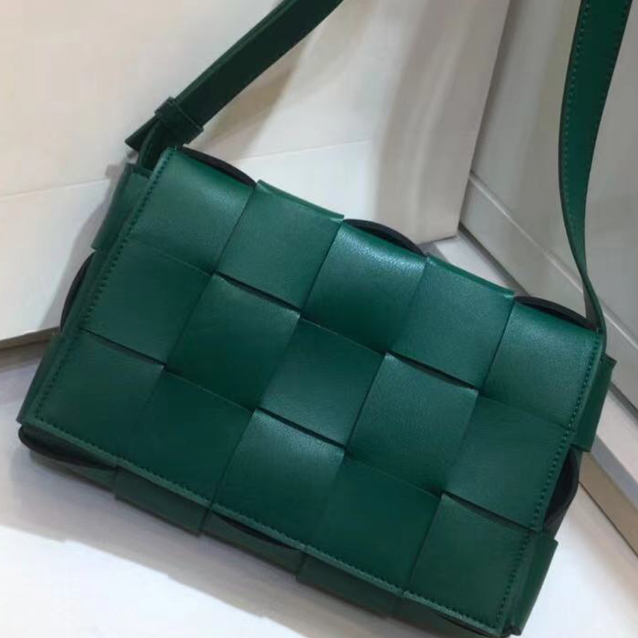 2021 High Quality Fashion Women Shoulder Bags Leather Chain Bag Crossbody Messenger Purse Female Handbag Wallet 5 Colors Hand woven, Black
2021 High Quality Fashion Women Shoulder Bags Leather Chain Bag Crossbody Messenger Purse Female Handbag Wallet 5 Colors Hand woven, Black