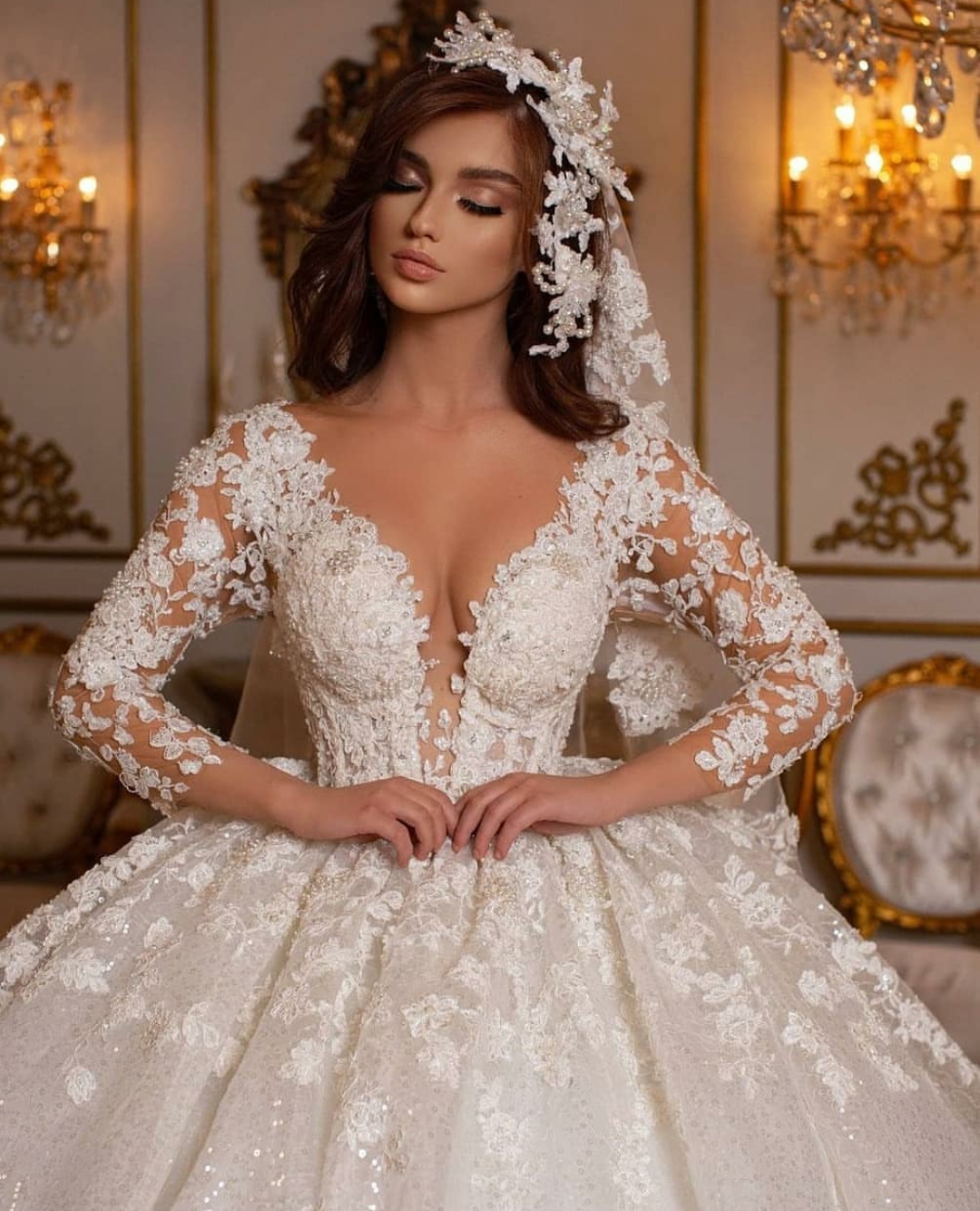Stunning Long Sleeves Ball Gown Wedding Dresses Lace Appliques Deep V Neck Sequins Custom Made Bridal Gowns vestido de novia