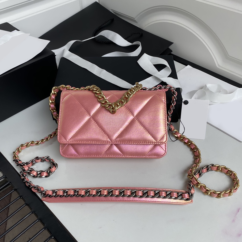 2021 limited magic bead light color AP0957 Imported calfskin with invincible hand feel Perfect gloss Absolutely too fairy fashion bags
2021 limited magic bead light color AP0957 Imported calfskin with invincible hand feel Perfect gloss Absolutely too fairy fashion bags