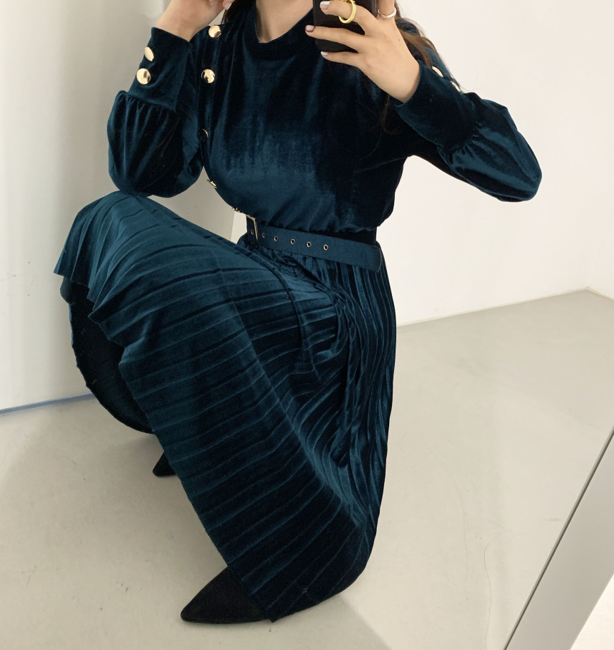 Korea Elegant Ladies Velvet Pleated Dresses Fashion Women Long Sleeve Single-Breasted Vestido Da Festa With Belt 210520