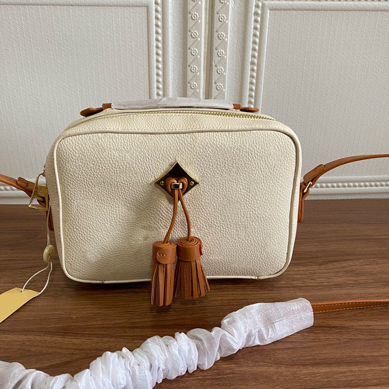 Handbag Women Luxurys Designers Bags 2021 Crossbody Bag Zipper Cross Body Purse Fashion Embossing Tassel Letter Golden Haraware Ajustable St, No bags;make up the difference 
Handbag Women Luxurys Designers Bags 2021 Crossbody Bag Zipper Cross Body Purse Fashion Embossing Tassel Letter Golden Haraware Ajustable St, No bags;make up the difference