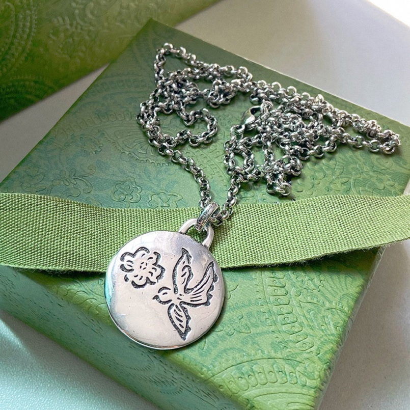 Fashion men women necklace love fearless flower and bird round retro ring birds flowers pendant collarbone chain
Fashion men women necklace love fearless flower and bird round retro ring birds flowers pendant collarbone chain