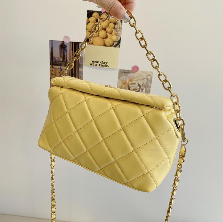 Factory wholesale leather women shoulder bags small fresh solid color handbag summer pillow-shaped plaid fashion chain bag soft leathers outdoor leisure handbags
Factory wholesale leather women shoulder bags small fresh solid color handbag summer pillow-shaped plaid fashion chain bag soft leathers outdoor leisure handbags