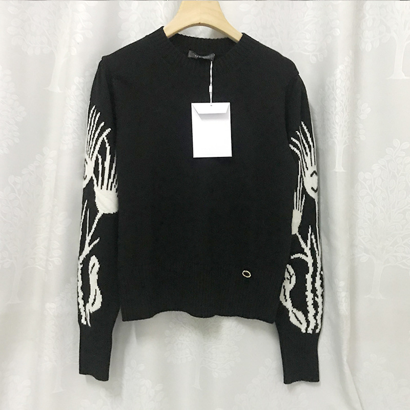 702 2021 Spring Summer Brand Same Style Sweaters High Quality Crew Neck White Black Pullover Print Long Sleeve Print Women Clothes Sweater xue
702 2021 Spring Summer Brand Same Style Sweaters High Quality Crew Neck White Black Pullover Print Long Sleeve Print Women Clothes Sweater xue