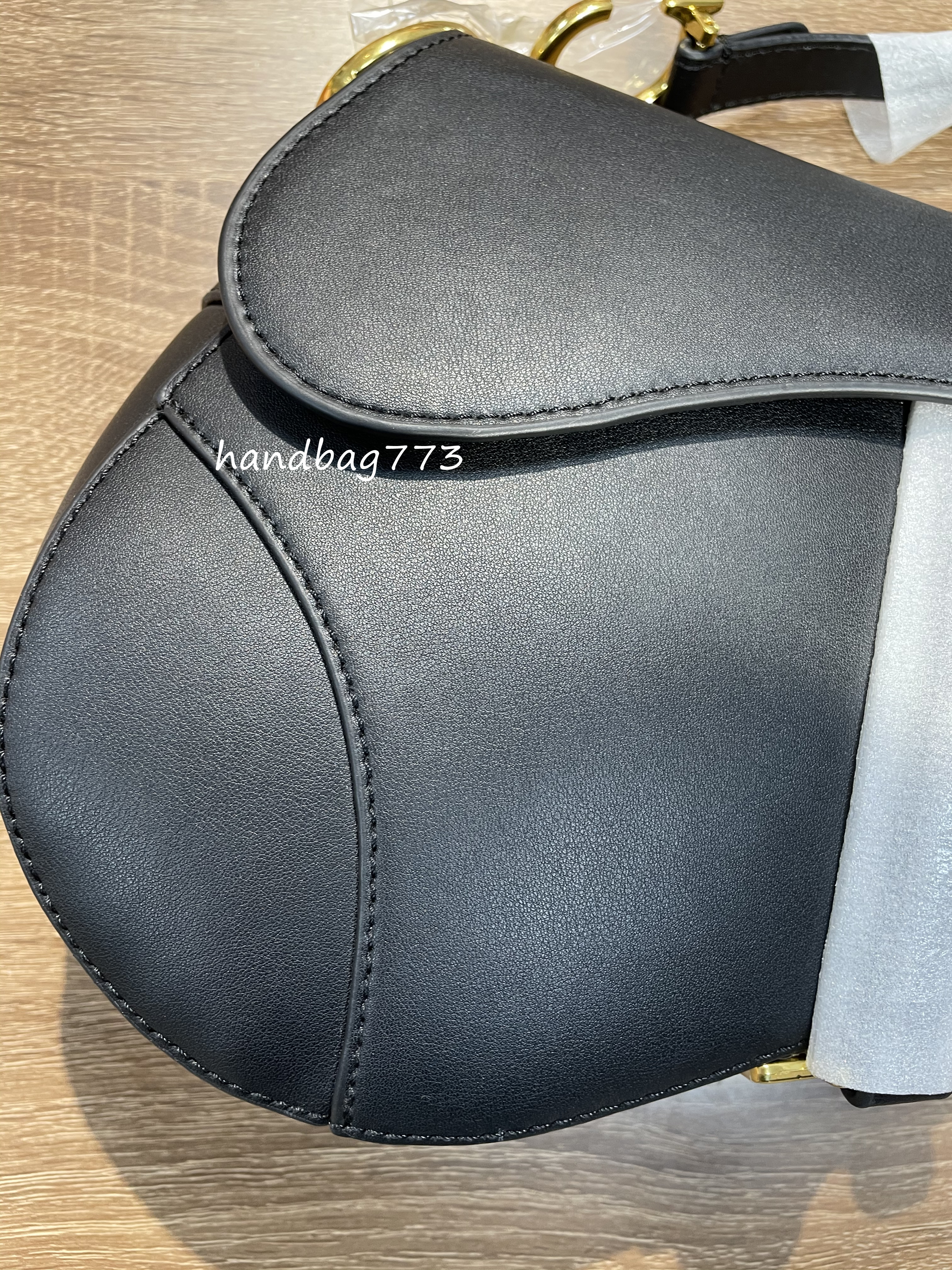 Famous brand Designer Trendy Classic Genuine Leather Shoulder Bag Women Luxurys Designers Saddle Bags Wide Strap Crossbody handbag with box High Quality, White
Famous brand Designer Trendy Classic Genuine Leather Shoulder Bag Women Luxurys Designers Saddle Bags Wide Strap Crossbody handbag with box High Quality, White