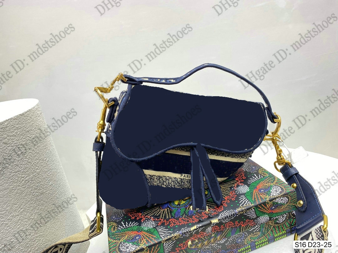 Blue Oblique Jacquard Saddle Shoulder Bag Embroidery Flap Designer Cloth Handbag Cross Body Luxurys Vintage Bags For Women
Blue Oblique Jacquard Saddle Shoulder Bag Embroidery Flap Designer Cloth Handbag Cross Body Luxurys Vintage Bags For Women