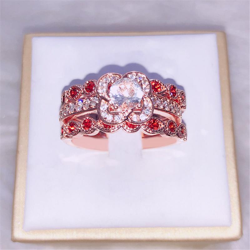 Wedding Rings 3-piece Set Luxury Fashion Inlaid With Passionate Red Zircon Creative Floral Pattern Metal Ring For Women,party Weddings.
Wedding Rings 3-piece Set Luxury Fashion Inlaid With Passionate Red Zircon Creative Floral Pattern Metal Ring For Women,party Weddings.