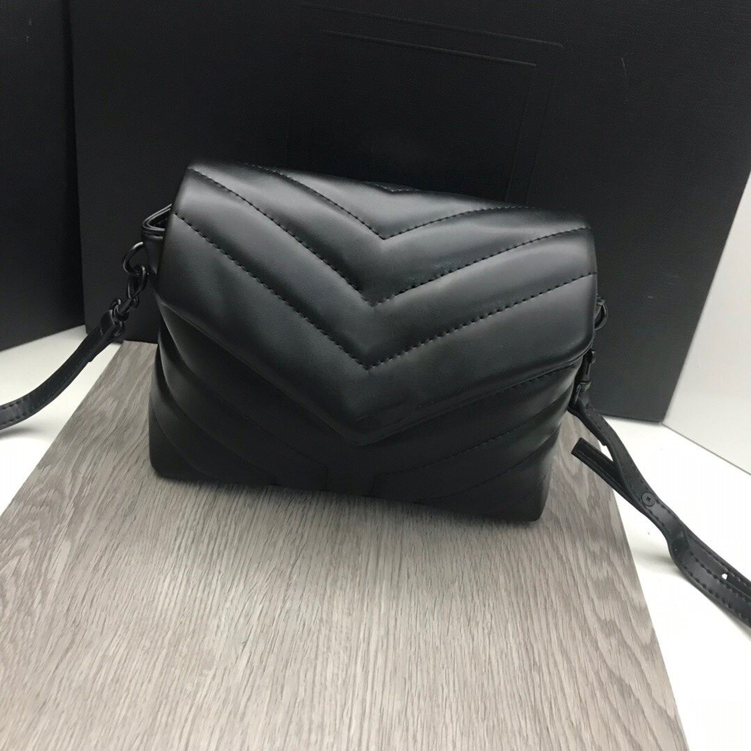 TOP QUALITY LOU Genuine Luxury Handbags Womens Bags Designer Shoulder Bag Women Brandss designers real leather messenger backpack chain shoulder Totes Wallet, Red
TOP QUALITY LOU Genuine Luxury Handbags Womens Bags Designer Shoulder Bag Women Brandss designers real leather messenger backpack chain shoulder Totes Wallet, Red