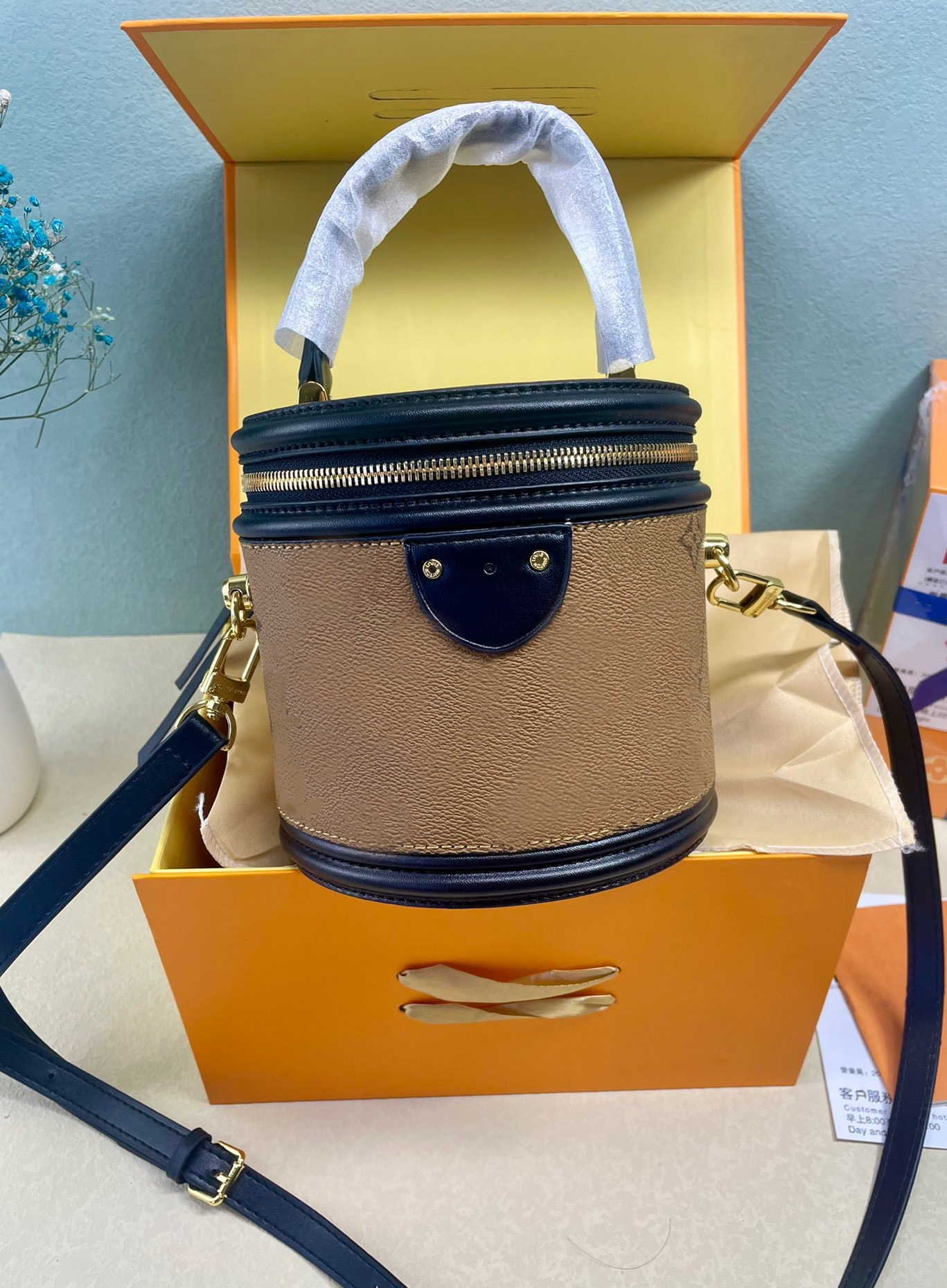 Women Luxurys Designers Bags Classic fashion bucket bag with one-shoulder diagonal span embroidered canvas lock metal trim 17*17cm Handbag
Women Luxurys Designers Bags Classic fashion bucket bag with one-shoulder diagonal span embroidered canvas lock metal trim 17*17cm Handbag