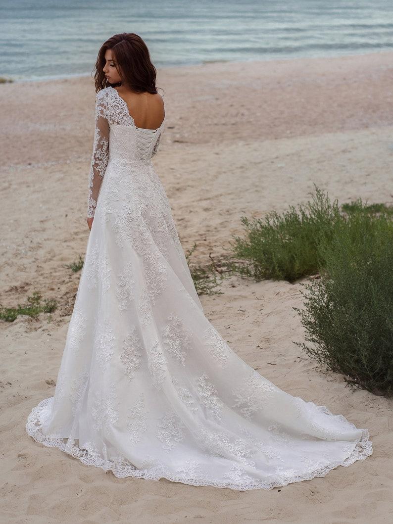 Eleganr Lace-Up Wedding Dresses Lace Applique Long Sleeve Bridal Gowns Sweep Train V Neck Beach Abiti Da Sposa