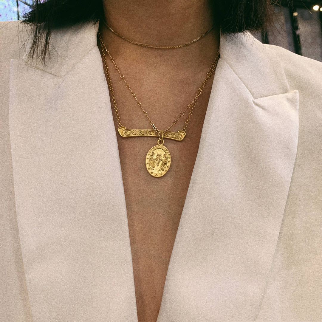 Chrome Net Red Same Crowe Gold Coin Necklace Fashion Personality Mix and Match New Metal Style Creative Clavicle Chain Hearts
Chrome Net Red Same Crowe Gold Coin Necklace Fashion Personality Mix and Match New Metal Style Creative Clavicle Chain Hearts