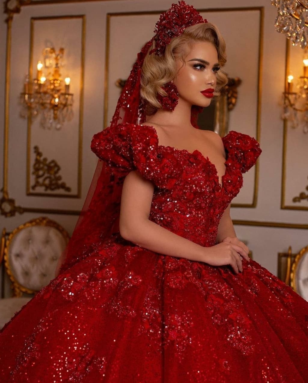 Off the Shoulder Red Wedding Dresses Vintage Ball Gown Sequined Bridal Dress Lace Appliques Plus Size vestido de novia
