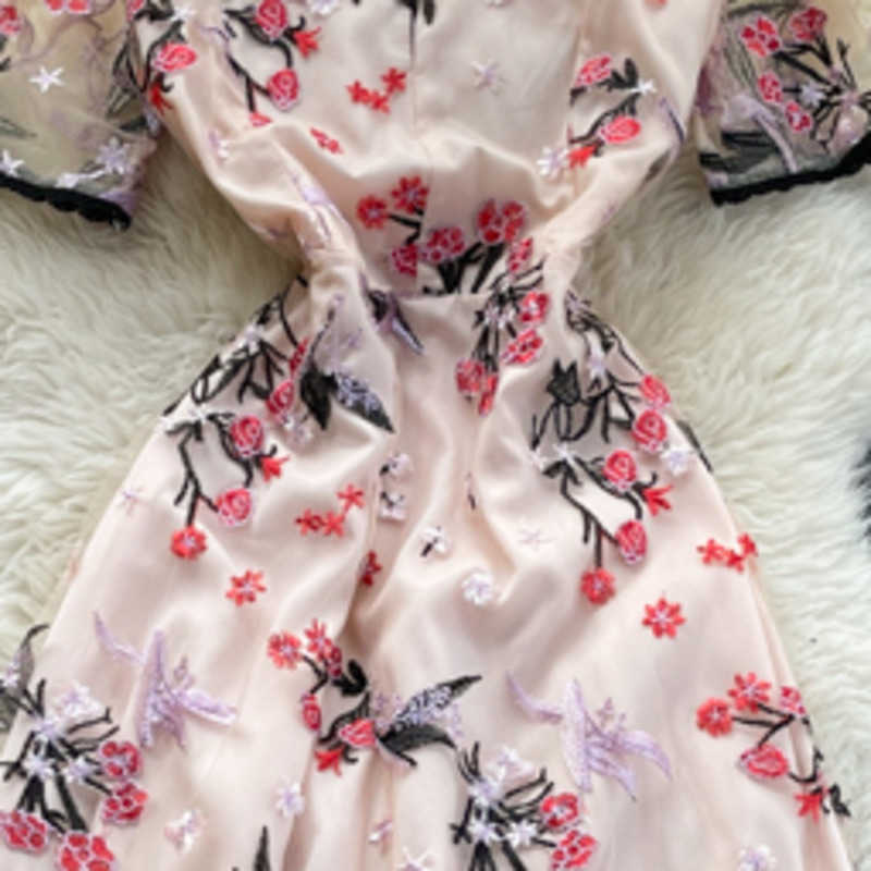 DEAT Summer Arrivals Short Sleeve V-neck Hollow Out Waist Slim Vintage Embroidery A-line Long Dress MZ732 210709