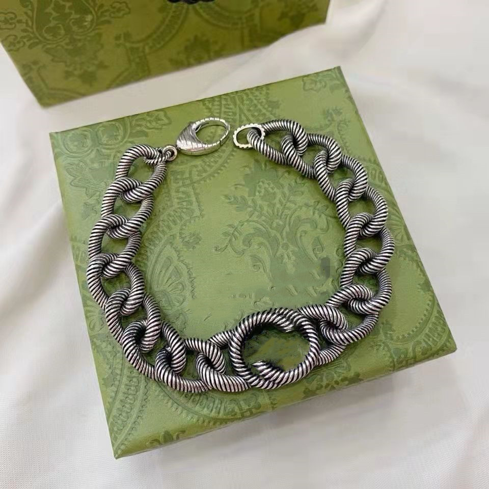 Top Luxury Bracelet Designer Chain for Man or Woman Vintage Thread Interlocking Wide Bracelet Fashion Jewelry Supply
Top Luxury Bracelet Designer Chain for Man or Woman Vintage Thread Interlocking Wide Bracelet Fashion Jewelry Supply