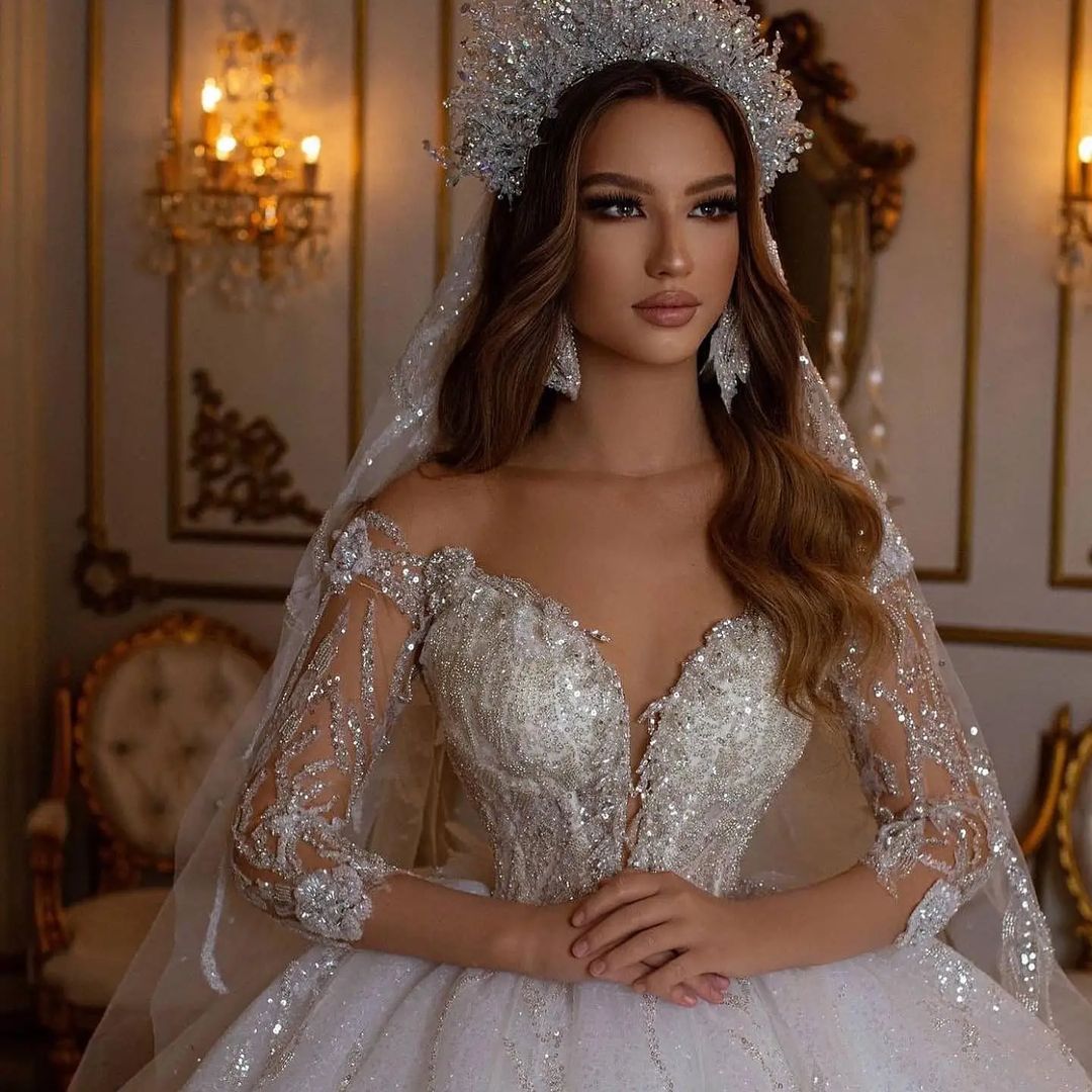 Saudi Arabia Princess Ball Gown Wedding Dress Sheer Off Shoulder Long Sleeve Luxury Lace Sequins Appliques Bridal Gowns Crystal Bride robes de mariée