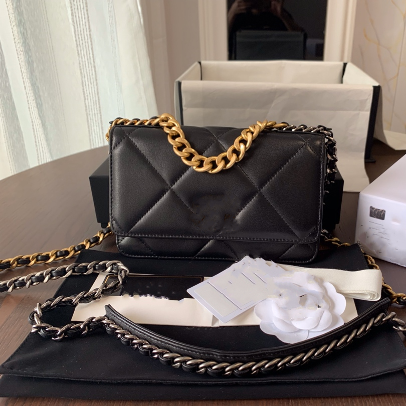 Handbag women Luxurys designers bags 2021 Fashion Classic Crossbody Genuine Leather Tote Flap Lady Sheepskin Shoulder Hand bag purse gold an
Handbag women Luxurys designers bags 2021 Fashion Classic Crossbody Genuine Leather Tote Flap Lady Sheepskin Shoulder Hand bag purse gold an