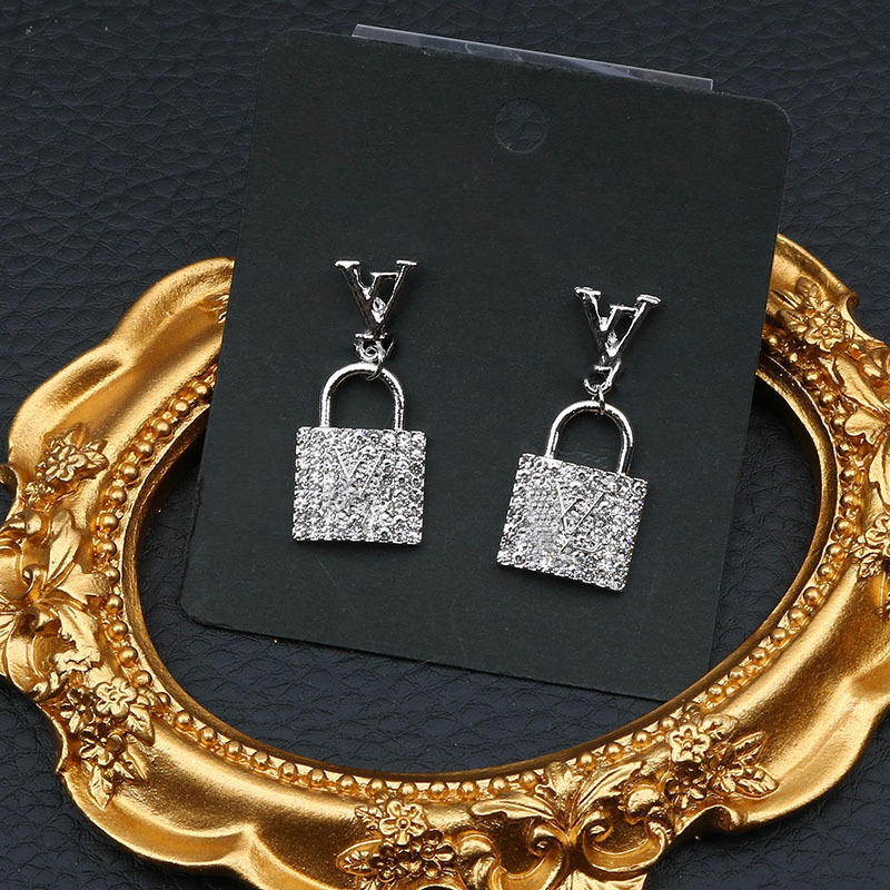 2Color 18K Gold Plated Korean Designer Letters Stud Dangle Earrings Copper Metal Geometry Women Crystal Diamond Rhinestone Wedding Party Gif, Silver
2Color 18K Gold Plated Korean Designer Letters Stud Dangle Earrings Copper Metal Geometry Women Crystal Diamond Rhinestone Wedding Party Gif, Silver