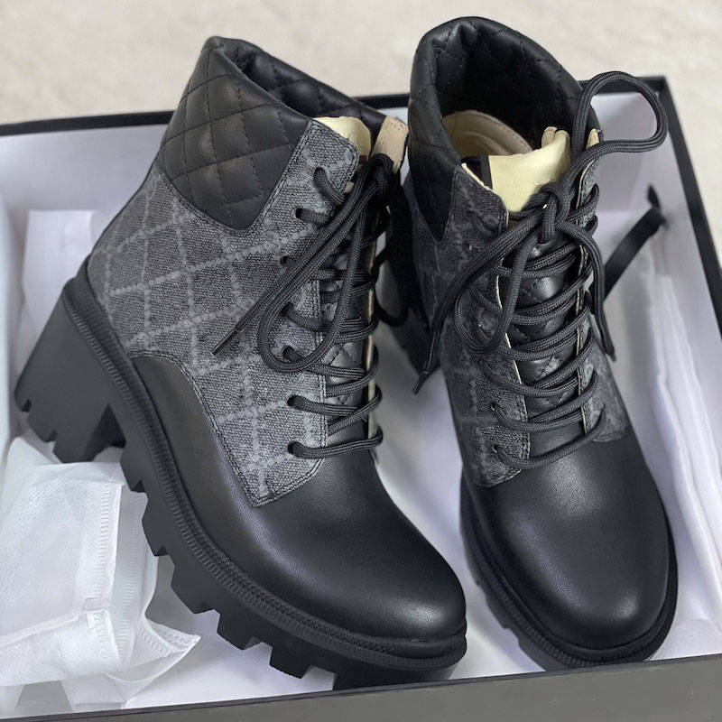 women GG Designer Boots winter Martin boots Coarse heel shoes 100% leather Desert boot Lace up lady Thick High heels Large size 35-42, Black
women GG Designer Boots winter Martin boots Coarse heel shoes 100% leather Desert boot Lace up lady Thick High heels Large size 35-42, Black