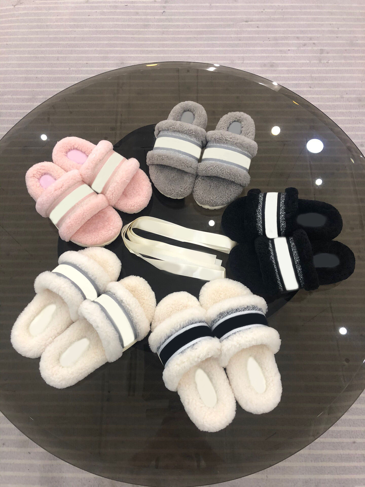 Luxury letter embroidered plush slippers with soft skin friendly and anti-skid outsole in genuine leather, Grey
Luxury letter embroidered plush slippers with soft skin friendly and anti-skid outsole in genuine leather, Grey