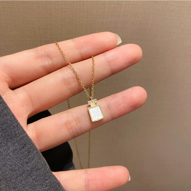 Chokers WTLTC Shiny White Small Zirconia Square Pendant Necklaces For Women Delicate Hanging Chains Link Necklace With Charms 
Chokers WTLTC Shiny White Small Zirconia Square Pendant Necklaces For Women Delicate Hanging Chains Link Necklace With Charms