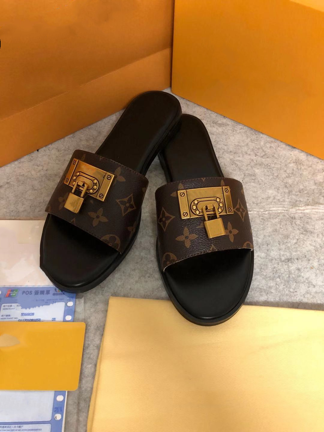 2021 High quality Stylish Slippers Tigers Fashion Classics Slides Sandals Men Women shoes Tiger Cat Design Summer Huaraches home
2021 High quality Stylish Slippers Tigers Fashion Classics Slides Sandals Men Women shoes Tiger Cat Design Summer Huaraches home