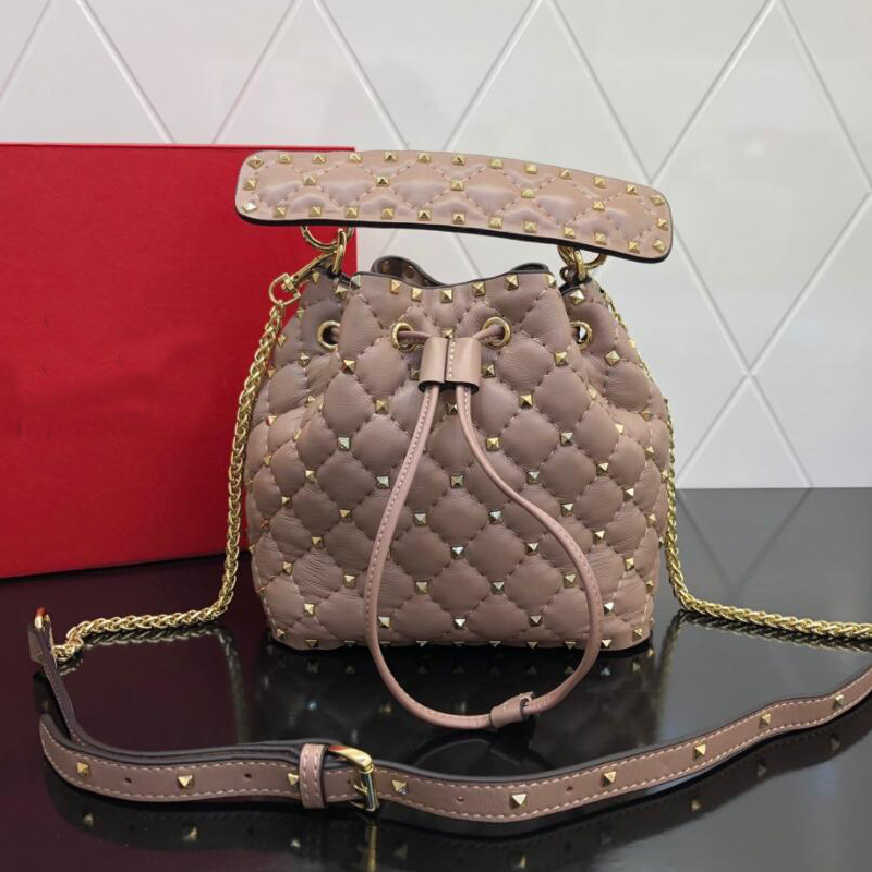 Spike Bucket Bag Mini Tote Crossbody Bags Stud Handbag Purse Sheepskin Real Leather Fashion Letter Detchable Handle Sliding Chain Shoulder Strap
Spike Bucket Bag Mini Tote Crossbody Bags Stud Handbag Purse Sheepskin Real Leather Fashion Letter Detchable Handle Sliding Chain Shoulder Strap