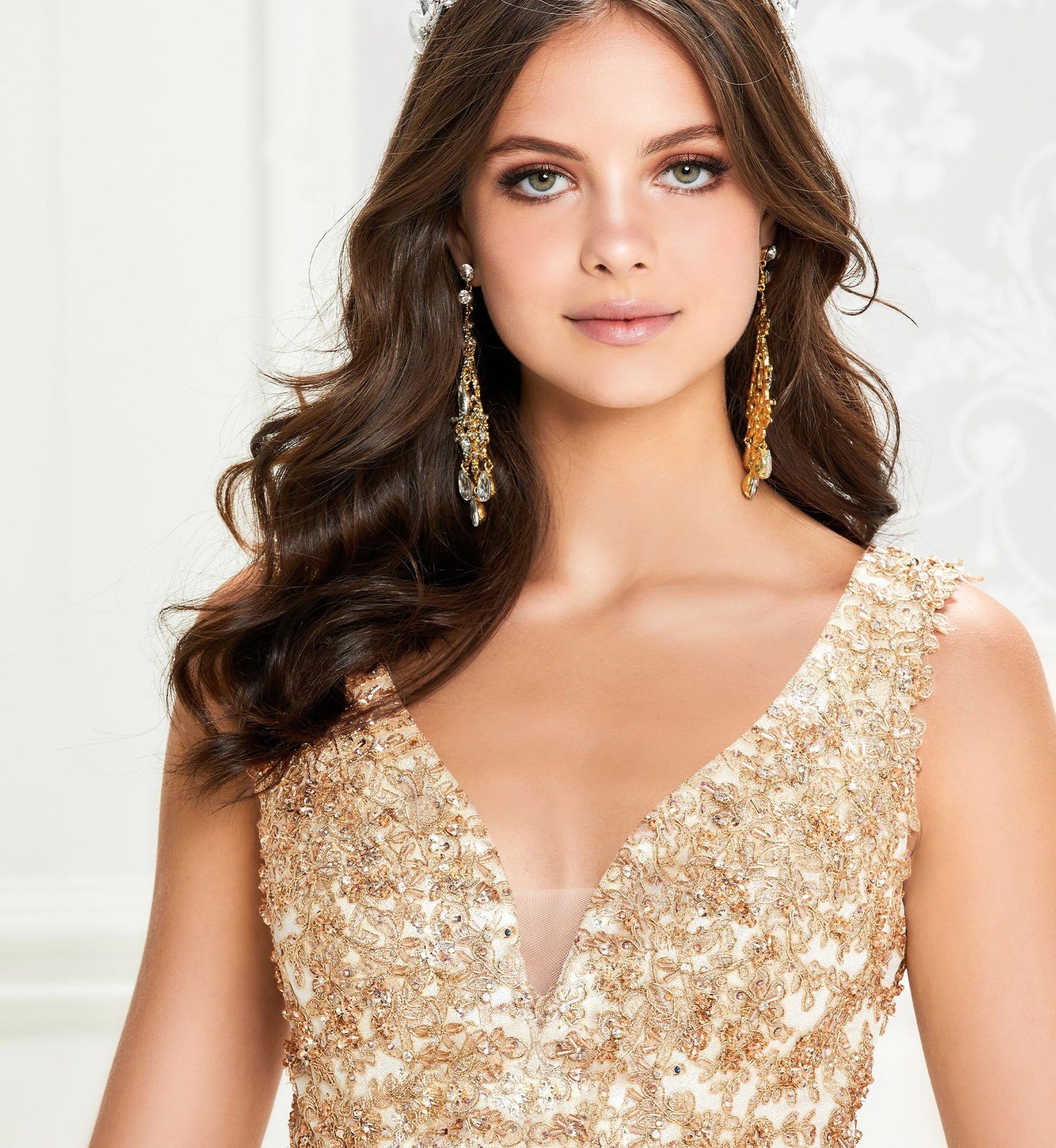 Champage Quinceanera Dresses Ball Gown V-Neck Floor-Length Satin Beaded Applique Wedding or Party Dresses
