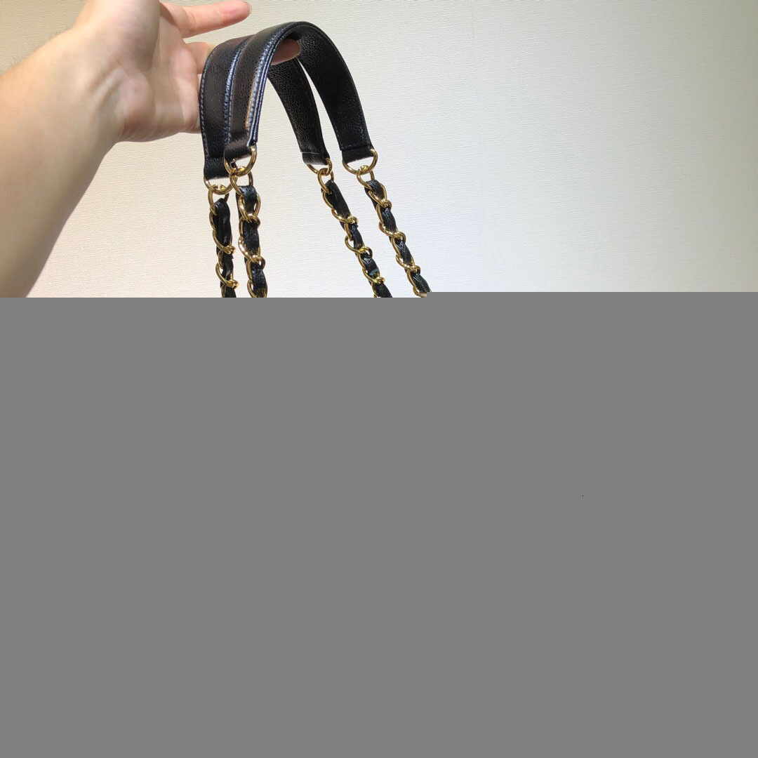 1:1 Mammy shopping bag Caviar Black Gold Chain lychee cow leather GST medium one shoulder handbag big red pink
1:1 Mammy shopping bag Caviar Black Gold Chain lychee cow leather GST medium one shoulder handbag big red pink
